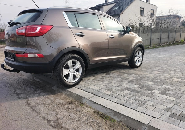 Kia Sportage cena 44900 przebieg: 223000, rok produkcji 2013 z Urzędów małe 232